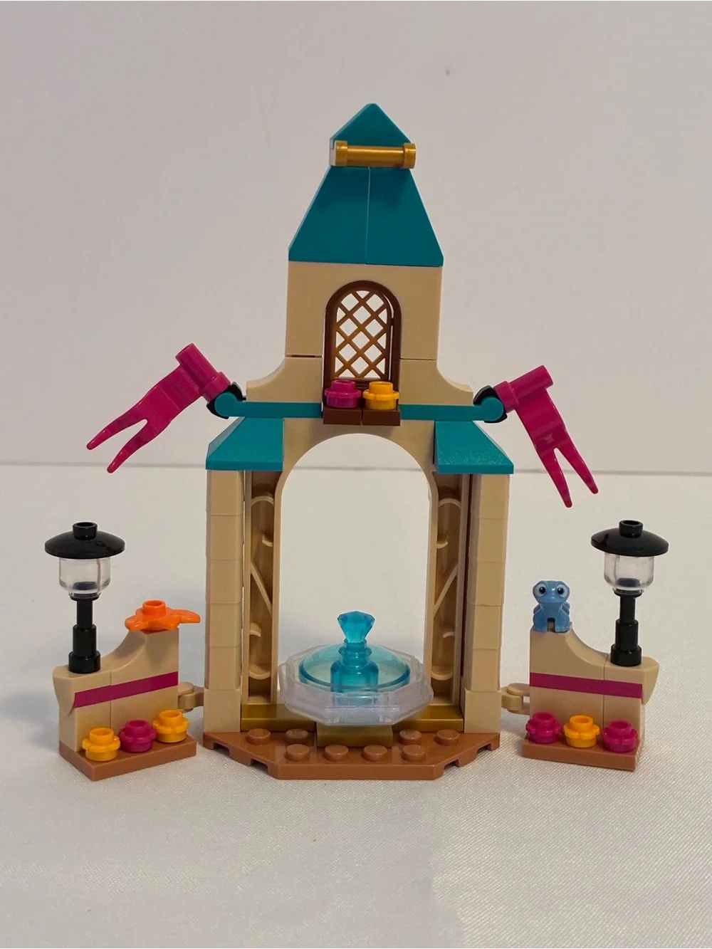 Lego Disney Frozen Anna’s Castle Courtyard #43198 Retired
